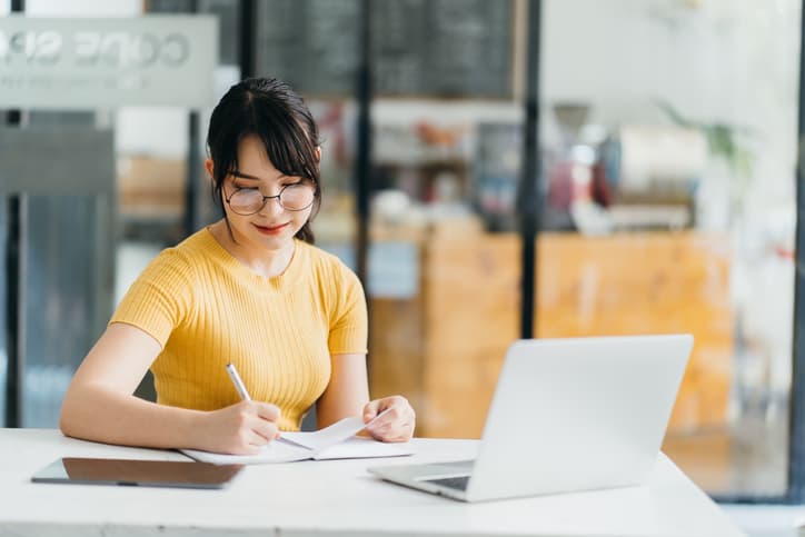 Comment le contenu régulier améliore l’engagement des visiteurs et la fidélisation des clients